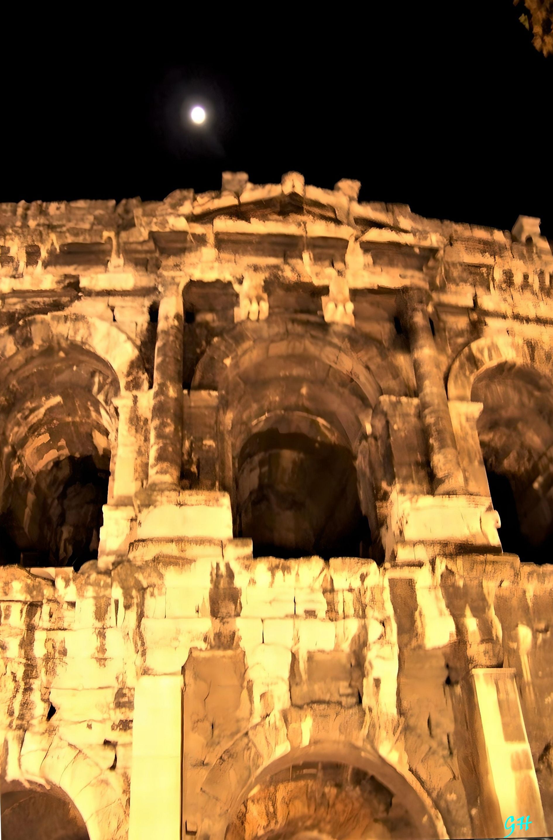 Blurred Memory under Moon