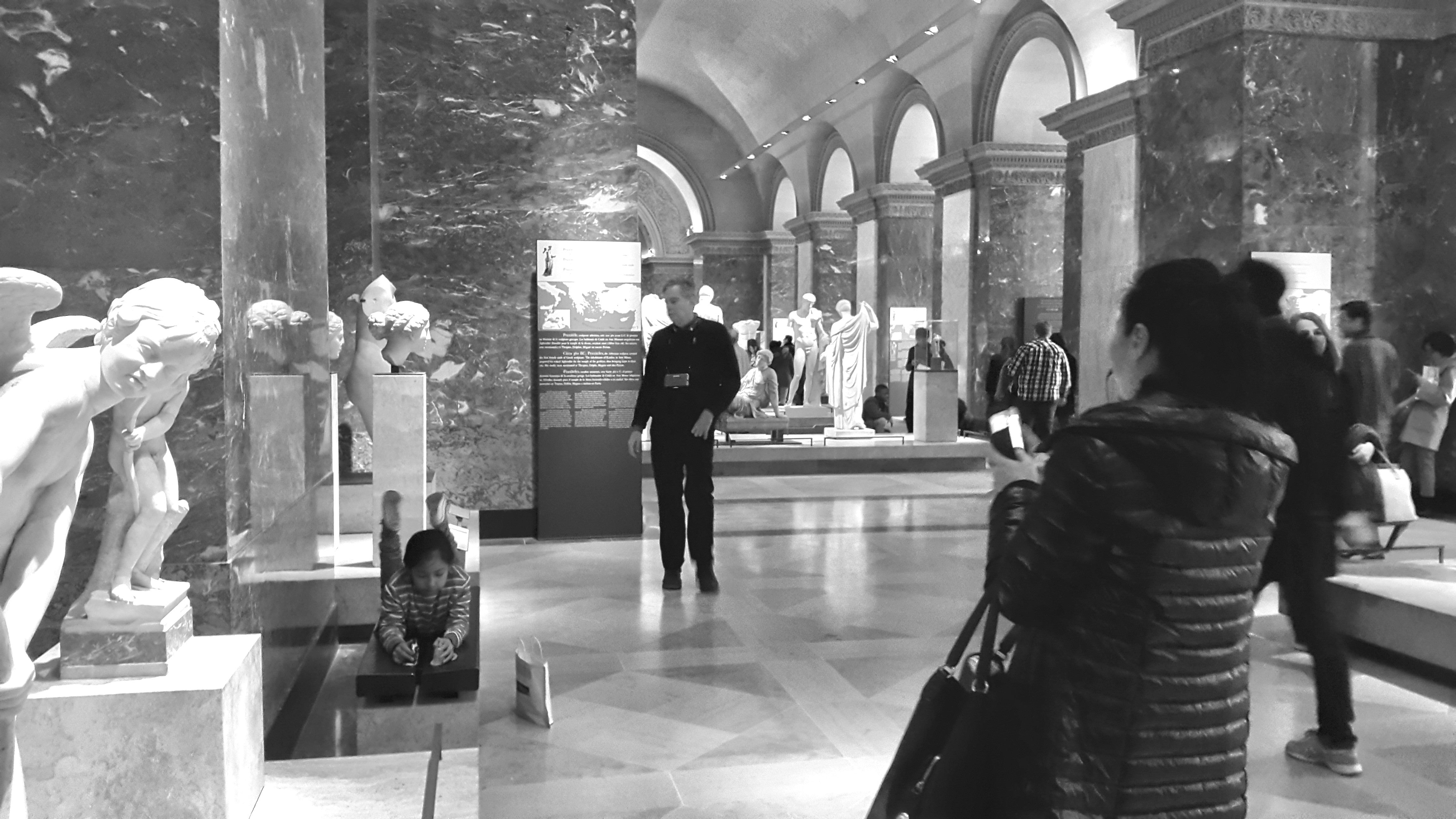 Child at the Lourve
